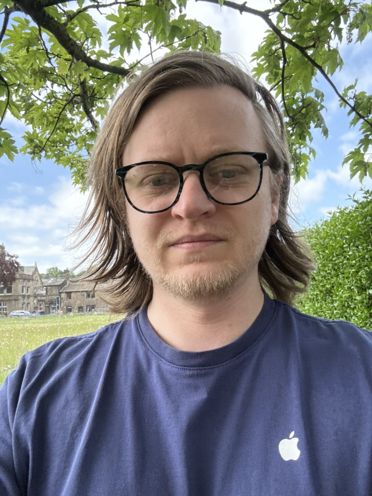 Tom wearing an Apple Store t-shirt